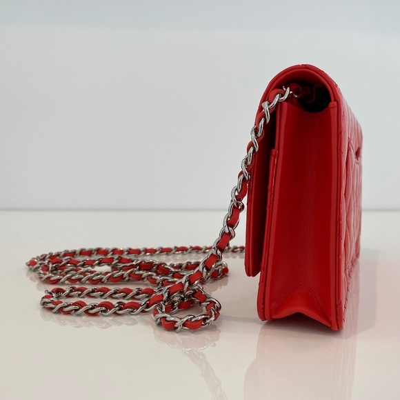 CHANEL GORGEOUS CORAL WALLET ON A CHAIN NEW IN BOX - Picture 13 of 16